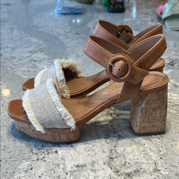 Bernardo Bernardo Tan and Cream Brown Sandals Block Heel Size 6.5 - Picture 5 of 10